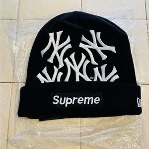 Supreme x New Era New York Yankees Beanie – Black World Famous MLB